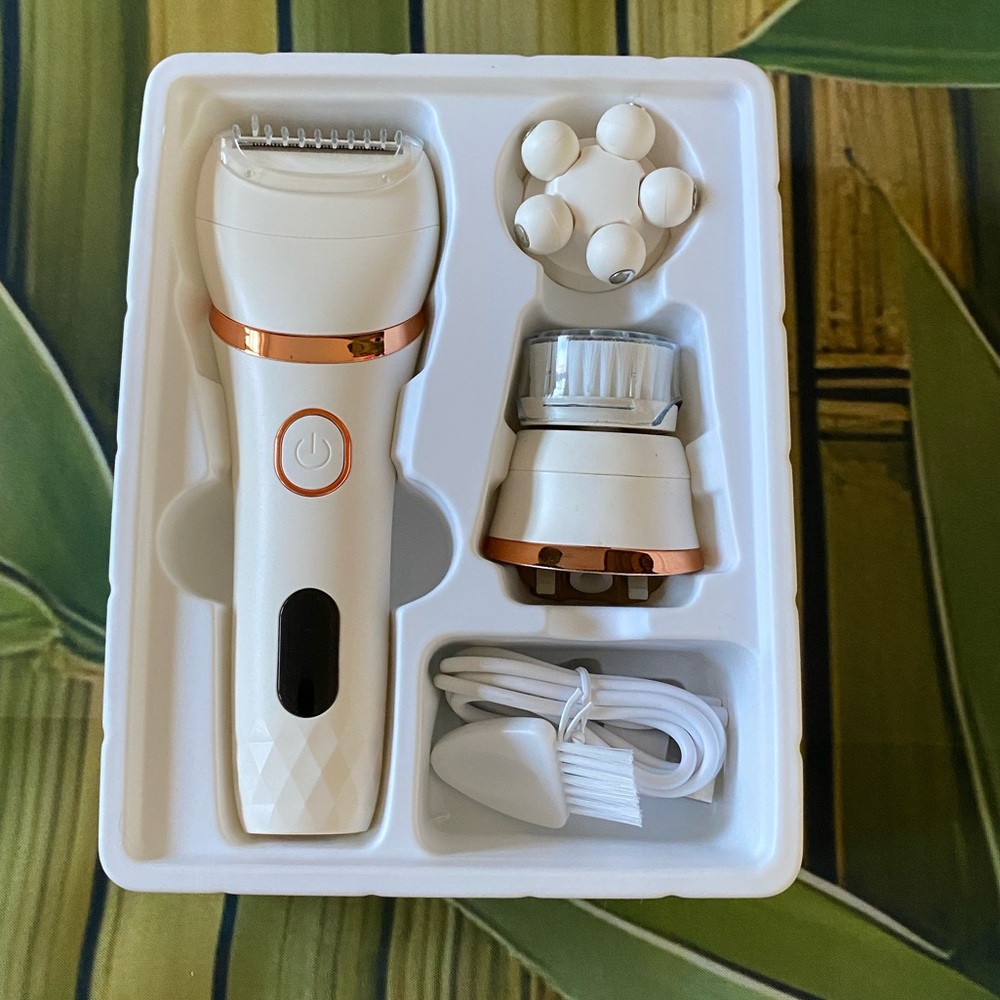 NWT Lady's Grinder 3 in 1  Beauty Container